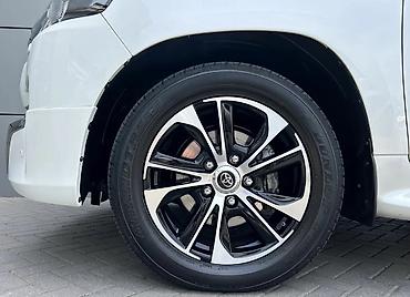 Toyota: Toyota Land Cruiser: 2017 г., 4.6 л, Автомат, Бензин, Внедорожник — 3