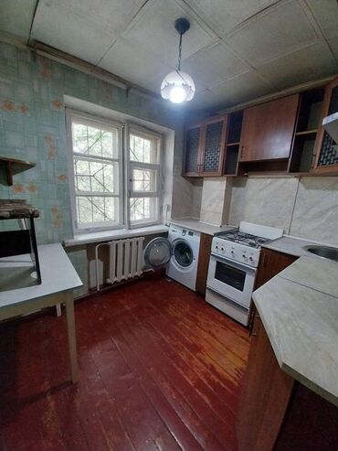 квартира район киркомстром: 2 бөлмө, 42 кв. м, Хрущевка, 2 кабат, Эски ремонт