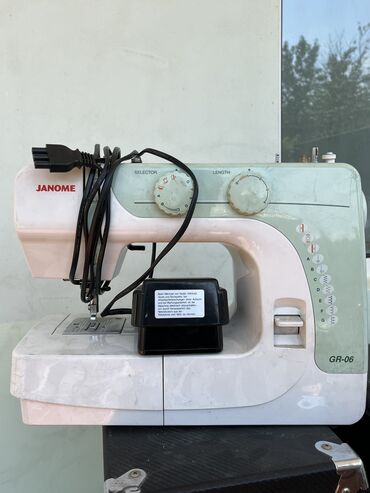Швейные машины: Швейная машинка Janome GR-06 состояние отличное 10000 сом, реалтным