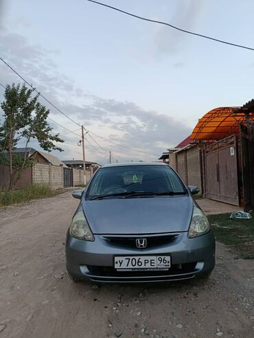 машины фит: Хэтчбек Honda Fit серого цвета, идеально подходящий для городских