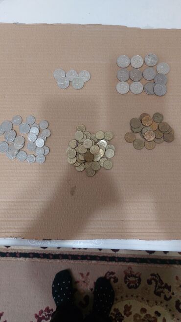 Монеты: Набор разменных монет России разных номиналов и лет выпуска. Состав — 4