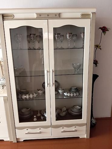 klasık uslubda konsol kamot: Yemək otağı mebel dəsti - Rəng: krem/ivori tonlarında, parlaq səthli — 3