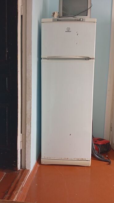 Duxovkalar: İşlənmiş 2 qapılı Indesit Soyuducu Satılır, rəng - Ağ