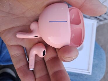 Наушники: Беспроводные наушники-вкладыши с зарядным футляром (круглый кейс) - — 1