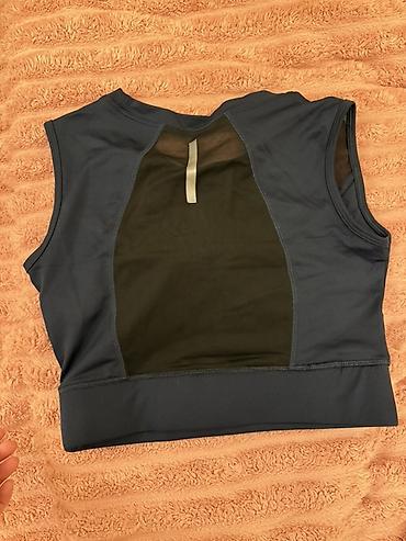 Женская одежда: Топ для тренировок Lululemon - Крой: укороченный, без рукавов — 3