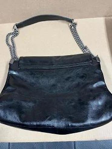 Modni rančevi: Crna ženska torba preko ramena - Materijal: veštačka koža (sjajan — 6