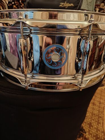 музыкальный барабан: Продаю рабочий "малый" барабан Sakae Aluminum Snare 14x5.5 (Handmade