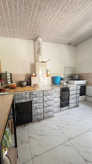 Продажа коттеджей и домов: 🏡✨ Продаётся уютный дом на берегу прекрасного Иссык-Куль ✨🏔️ 📍 Район — 11