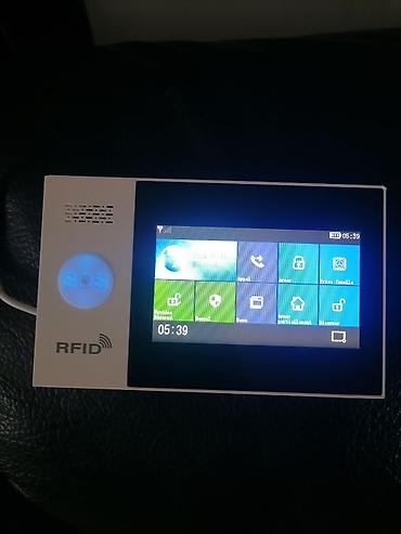 Uređaji protiv krađe: RFID GSM/Alarm kontrolna tabla sa ekranom i SOS tasterom Opis: - — 5