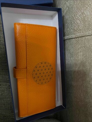 Portmone, pulqabıları: Pul qabı .uzeri yaşam çiceyi ve xususi pul kodları ile işlemeli .temiz — 8