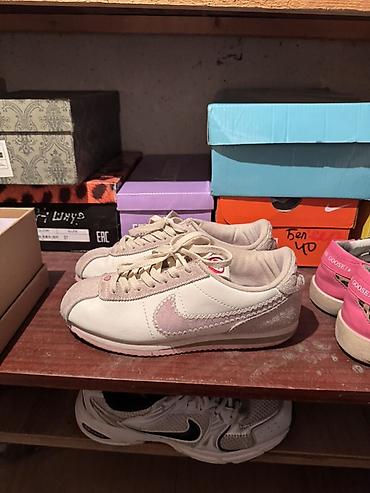 Кроссовки, 39, Nike, Б/у, цвет - Бежевый, Самовывоз