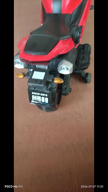 şəhər konstruktorları: Uşaq elektrik motosikleti – sport üslubunda, qırmızı rəng — 3
