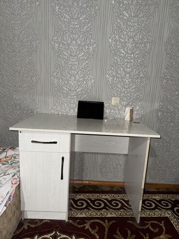 study table: Парта для учебы