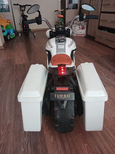 uşaq maşını işlənmiş: Usaq motoskleti tezedir az.surulub.baha alinib 450 azne zaryadka ile