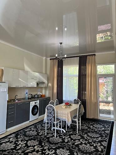 Посуточная аренда квартир: 3 комнаты, Душевая кабина, Постельное белье, Парковка — 2