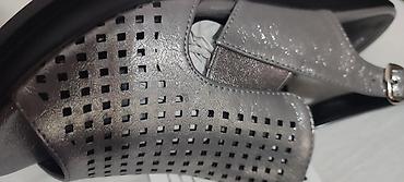 shoes: Srebrne sandale nove 39/40,preudobnemekane.Imaju siroku gumenu traku — 8