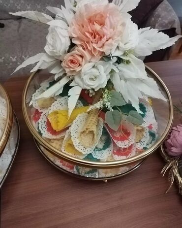 Dekorlar və bəzəklər: Kirayə xonçalar verilir.Nişanhə şirniyatlarıkonfetləri sifariş — 15