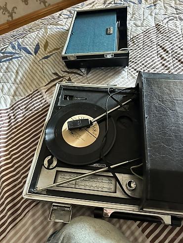 maqnitofon: Portativ retro audio mərkəzi – çamadan tipli kombinə qurğu - Üçü — 4
