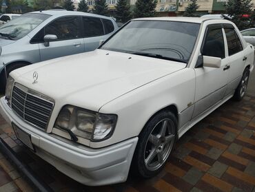 Mercedes-Benz: Mercedes-Benz E-Class: 1993 г., 2.2 л, Механика, Бензин, Седан