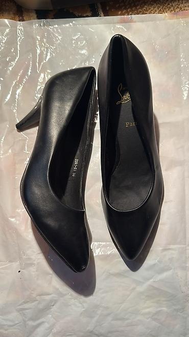 Босоножки, сандалии, шлепанцы: Женская обувь — два варианта. 1) Сандалии с декором - Размеры: 37 и — 41