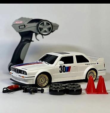 Игрушки: Радиоуправляемый дрифт‑автомобиль 1:24 (стиль легендарного купе) — 1