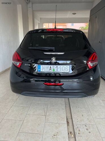 Peugeot 208: 1.2 l | 2018 year 200000 km. Hatchback