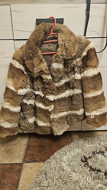 Krzneni kaputi: Ženska bunda/kaput od pravog krzna, kratkog kroja (dužina do kukova) — 10