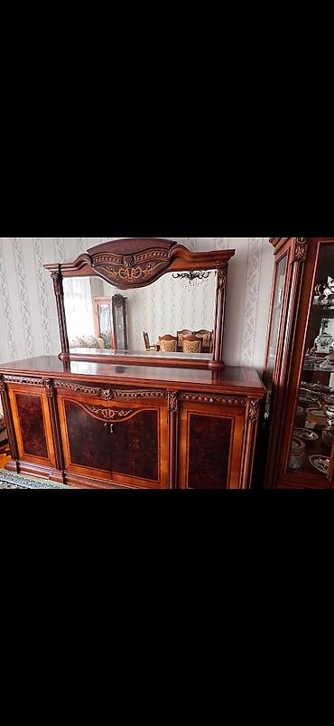 salon divan: Klassik üslubda qonaq otağı mebelləri dəsti - Vitrin şkafları: 1 iri — 5