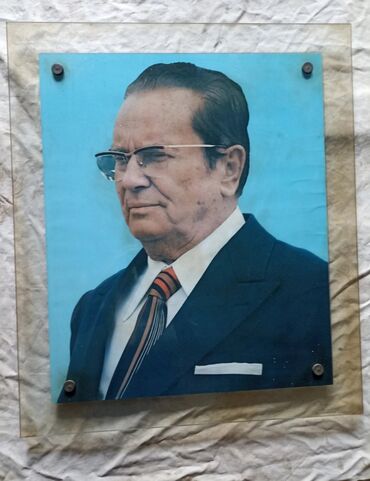 il capo dei capi serija sa prevodom: Titova slika (za kolekcionare),duplo staklo, dimenzije 68 cm x 58 cm