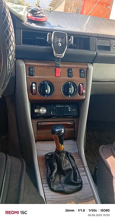 мото фила: Mercedes-Benz W124: 1988 г., 2 л, Механика, Бензин — 5