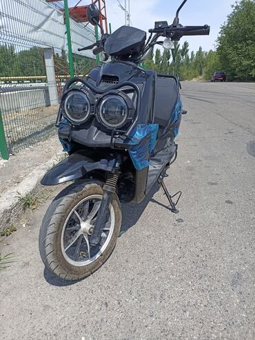шины оптом: Продаю электронные скутер запас ход 70 80. срочно почти новый