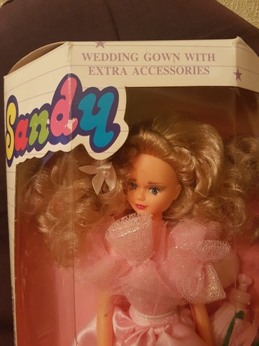 Oyuncaqlar: ● K U K L A ● Təzə. Çin istehsalı. Hündürlüyü - 33 sm. Qiyməti - — 2