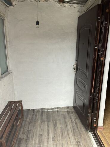 комната гостиничного типа: Дом, 14 м², 3 комнаты, Собственник, Старый ремонт