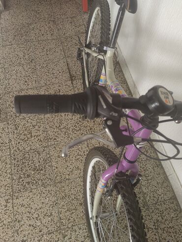 bicikle za devojčice: Ženski bajs 24 inča sa 24 brzine i šimano menjač, bajs je u super