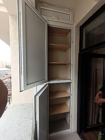 balkon masa: Plastik polkalı şkafların keyfiyyətli profillə və qalın polkalarla — 4