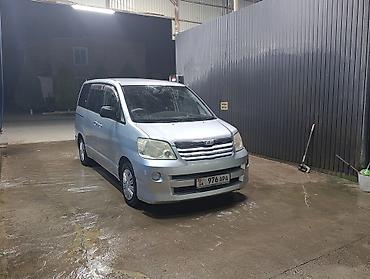 водный техника: Toyota Noah: 2003 г., 2 л, Автомат, Бензин, Минивэн — 4