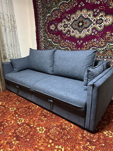 Прямые диваны: Прямой диван, Новый, Трехместный — 26