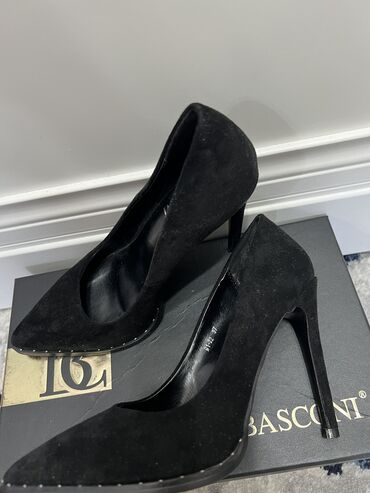 женская обувь и одежда: Туфли Basconi, 37