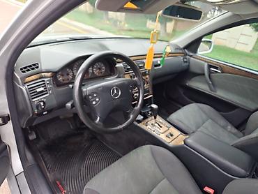 range rover az: Mercedes-Benz E-Class (W210), sedan, gümüş rəng. - Kuzov: 4 qapı — 5