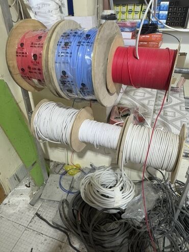 Лампочки: Bu Ultra markalı elektrik naqilləri müxtəlif rənglərdə və ölçülərdə