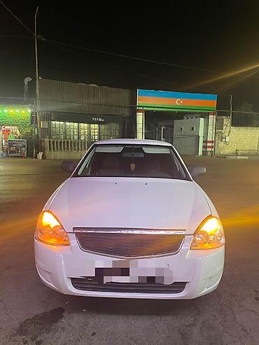 priora farası: Ağ rəngli Lada Priora sedan. Avtomobilin кузов görnüşü sedan — 2