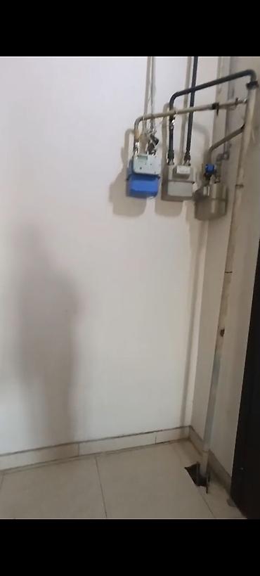 sut satisi: Bakıxanov qəs., 3 otaqlı, Yeni tikili, m. Koroğlu, 70 kv. m — 3