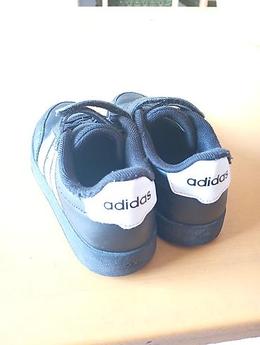 nike lilly: Dečije patike Adidas, crne boje sa belim detaljima (tri pruge sa — 3