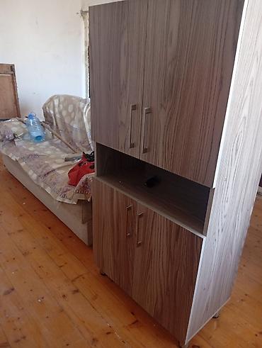 dola: Yataq otağı mebel dəsti və ayrıca masa.Evde temir getdiyi üçü bu — 10