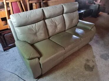 Sofe i kaučevi: Odlican kozni trosed ima napajanje strujom i svoj adapter za sklapanje na lalafo.rs — 9 Sofe i kaučevi: Odlican kozni trosed ima napajanje strujom i svoj adapter za sklapanje — 9