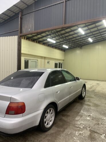 Audi: Audi A4: 2000 г., 1.8 л, Автомат, Бензин, Седан at lalafo.kg — 4 Audi: Audi A4: 2000 г., 1.8 л, Автомат, Бензин, Седан — 4