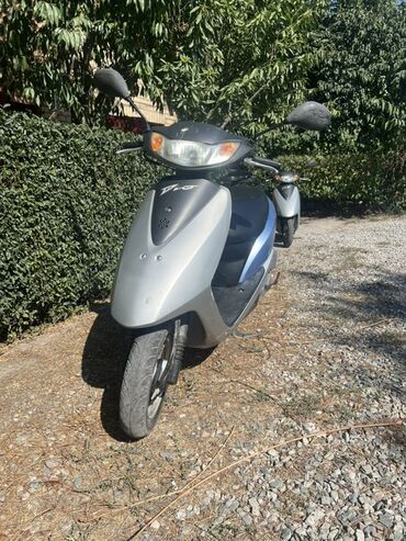 ретро скутер: Скутер Honda Dio в серо-голубом цвете, предназначенный для городской