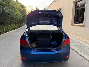 bmw g30 stop: Hyundai Accent sedan – mavi rəng, şəhər üçün ideal kompakta ölçülü — 10
