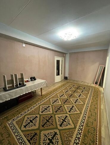 срочно продаётся 1 комнатная квартира в районе ошского рынка по улице кенсуйская: 2 комнаты, 53 м², Индивидуалка, 4 этаж, Евроремонт