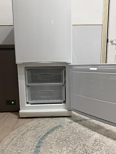 Техника для кухни: Холодильник Indesit, двухкамерный, белый, с нижней морозильной — 3